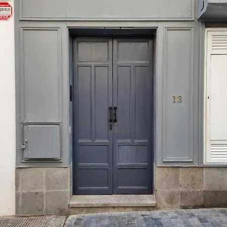 אכסניה Compass House *