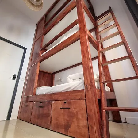 ホステル Compass House *