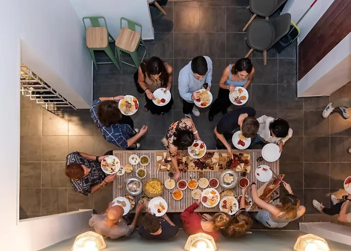 Compass House بيت شباب *