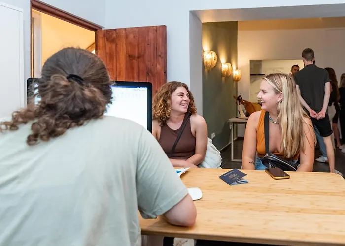 Compass House بيت شباب