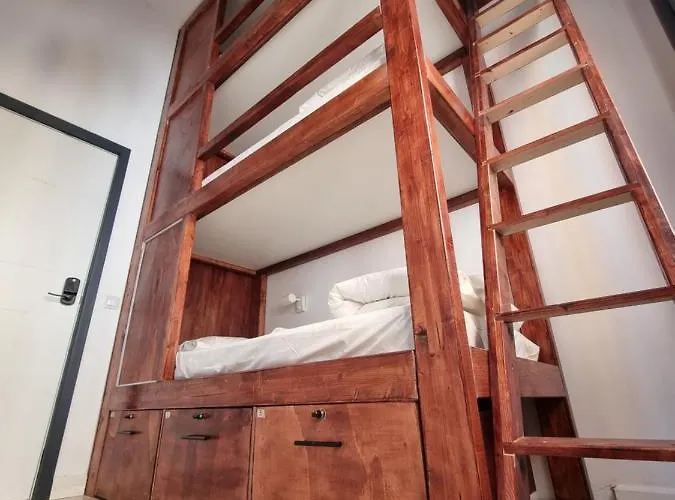 بيت شباب Compass House *