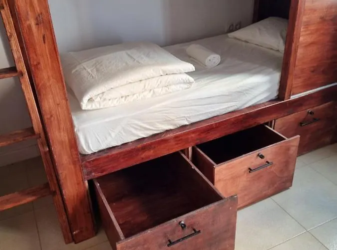 Compass House بيت شباب *