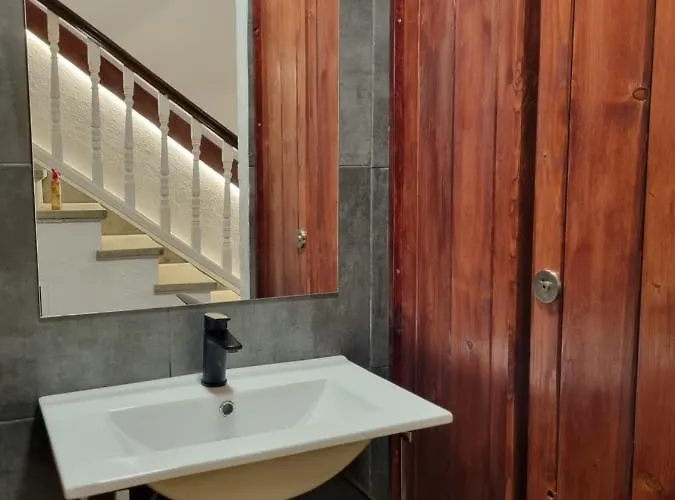 Compass House بيت شباب لاس بالماس دي غران كاناريا