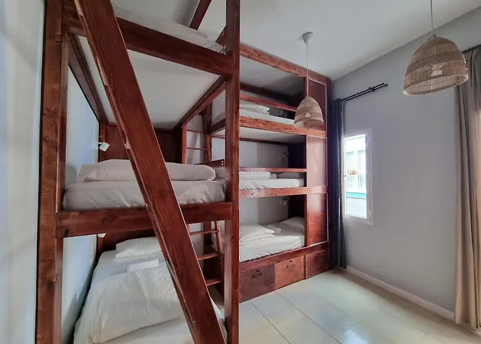Хостел Compass House Лас-Пальмас-де-Гран-Канария