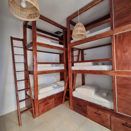 Compass House Hostel *