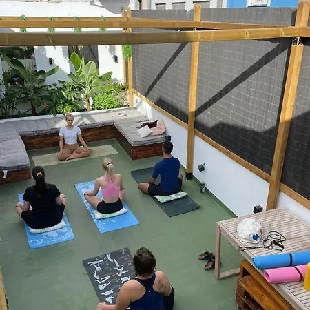 Compass House Hostel *