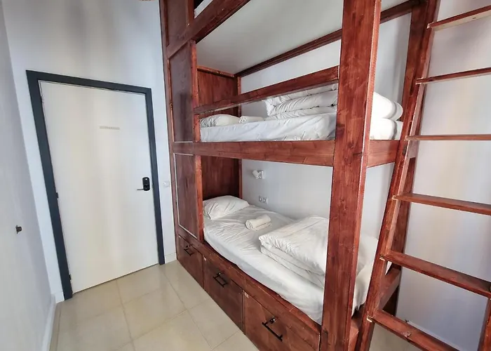 Compass House Hostel *